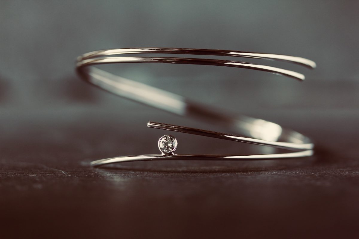 Bracelet "Flex+". Or gris et diamant.