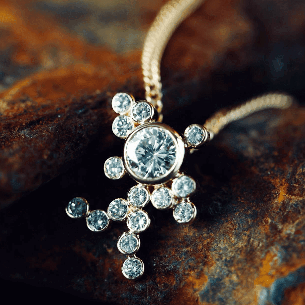 Collier Cascade. Or jaune et diamants.