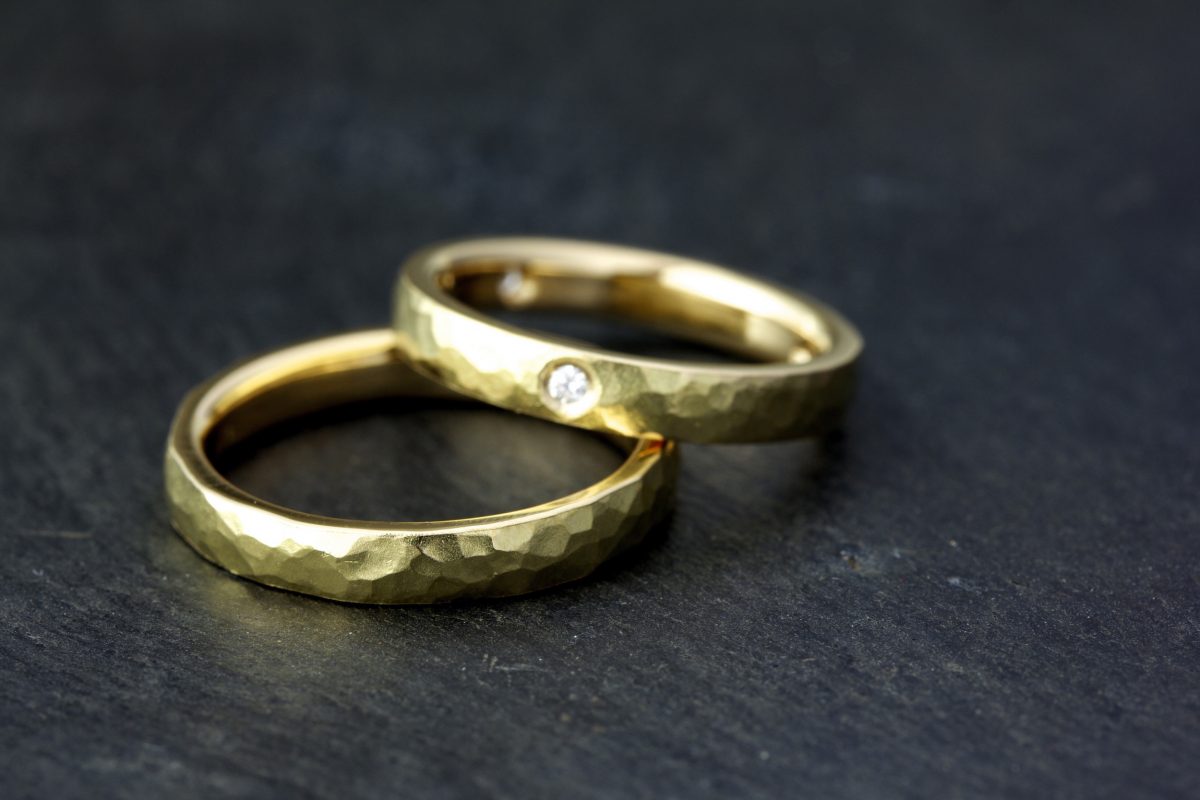 Alliances martelées "Hobo". - bijoutier joaillier créateur Valenciennes