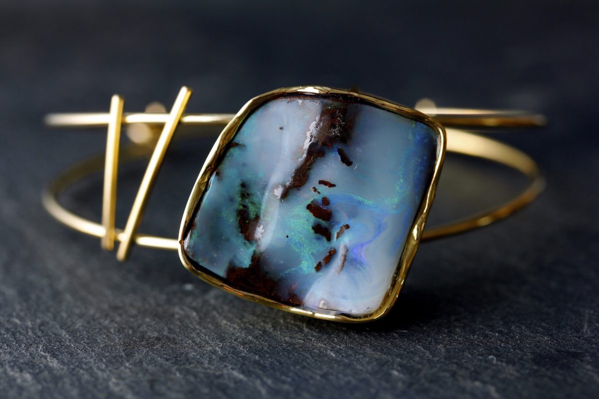 Bracelet. Opale d'Australie, or jaune
